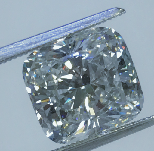 6.56ct Cushion Diamond D SI2 IGI-certified Lab-Grown